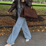 Gabriella Budapest | Minimalistinen Arkitasku Samettinahasta