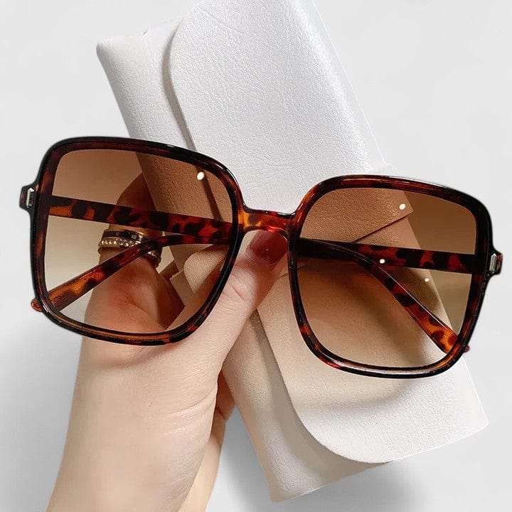 Gabriella Budapest | Elegantit Aurinkolasit